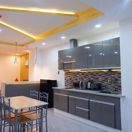 Cozy Entire Condo Unit With Pool Access アンヘレス エクステリア 写真