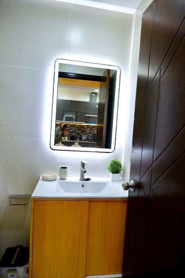 Cozy Entire Condo Unit With Pool Access アンヘレス エクステリア 写真