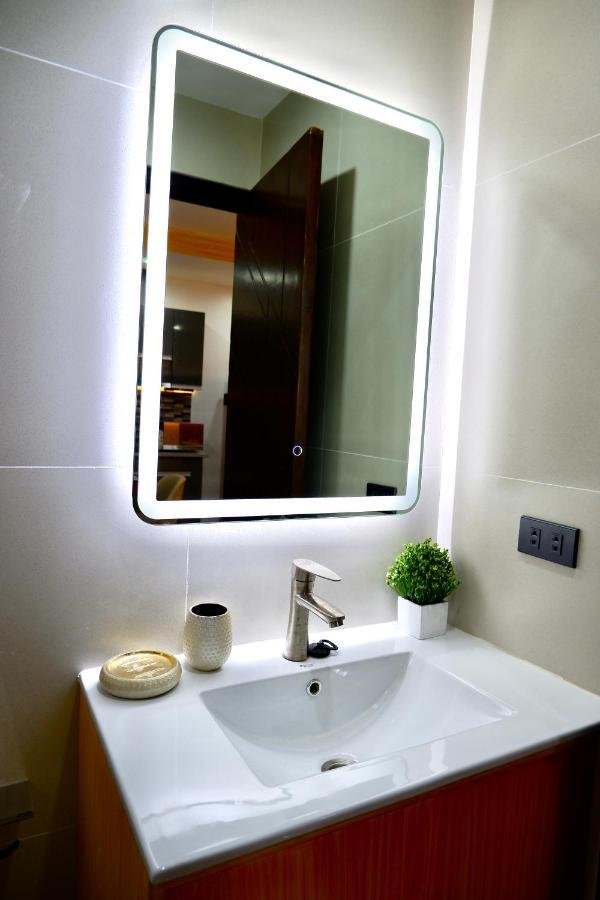 Cozy Entire Condo Unit With Pool Access アンヘレス エクステリア 写真