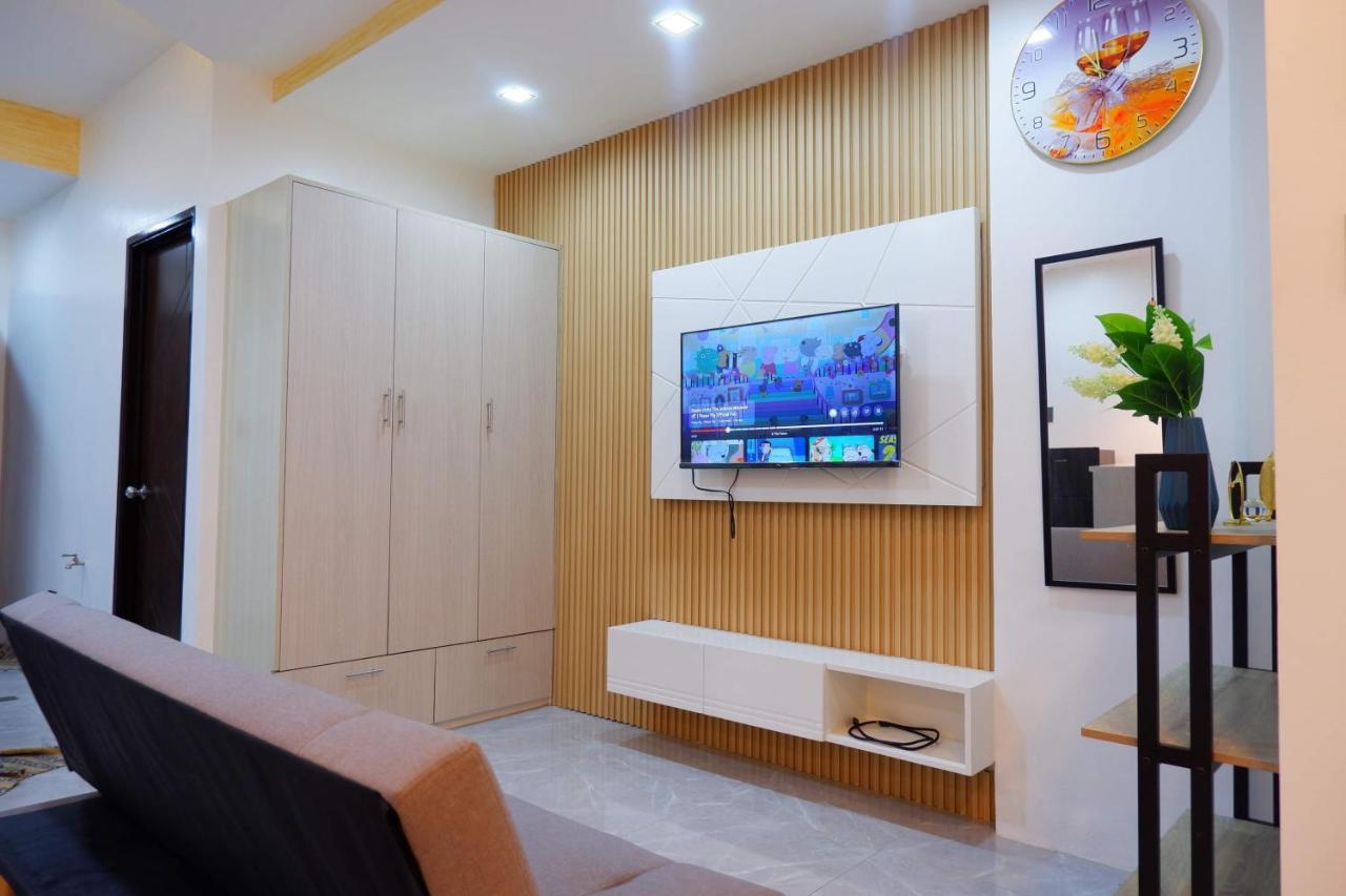 Cozy Entire Condo Unit With Pool Access アンヘレス エクステリア 写真