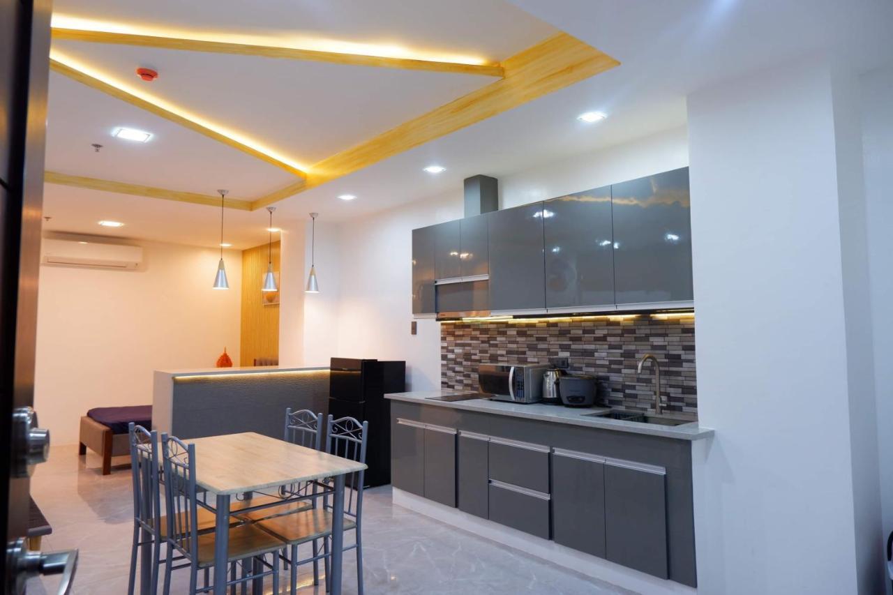Cozy Entire Condo Unit With Pool Access アンヘレス エクステリア 写真