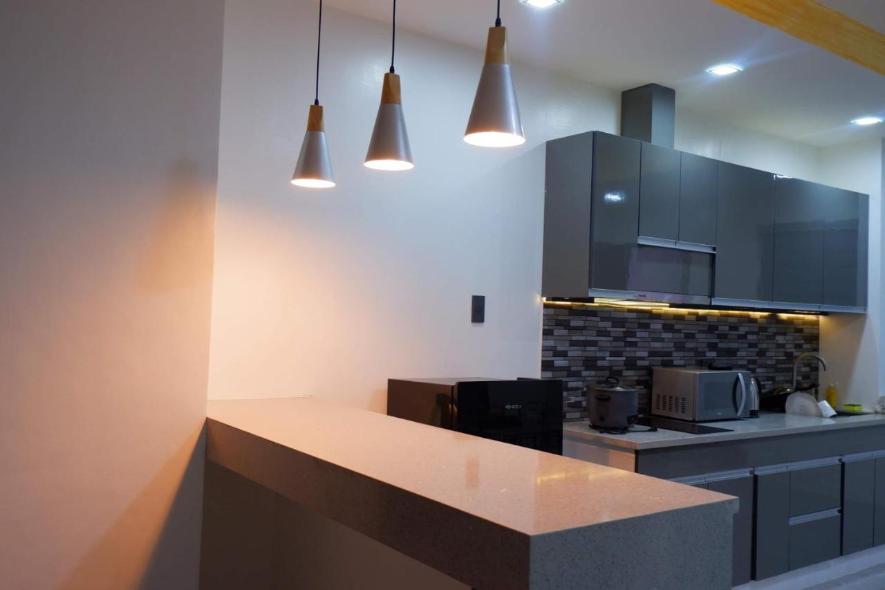Cozy Entire Condo Unit With Pool Access アンヘレス エクステリア 写真